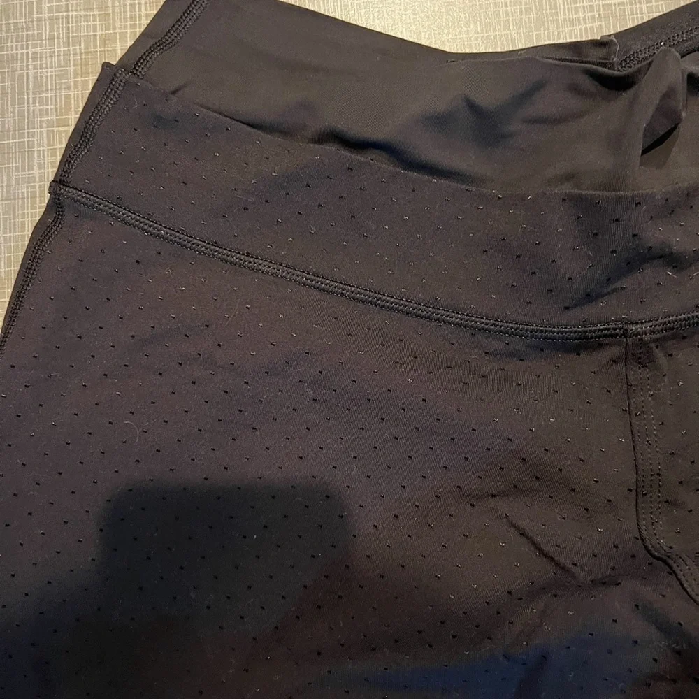 Lulu dot pattern capri gym tight
